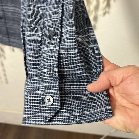 Men's Vince Blue and White Printed Long Sleeve Button Down Fit Size Large - Picture 3 of 8